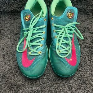 Nike Teal and Pink Kevin Durant Athletic Shoes